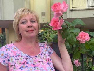BerrySparks - Chat sex with this Mature with gigantic titties 