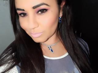 SweetAndHotSara - online chat exciting with this MILF with regular melons 