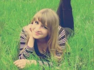 AlinaRasp - Webcam sexe avec une Chaude model sexy silhouette sur X Love Cam 