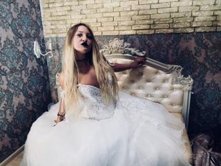 AllaSexyQueen - Cam sexy with this shaved private part Mistress 
