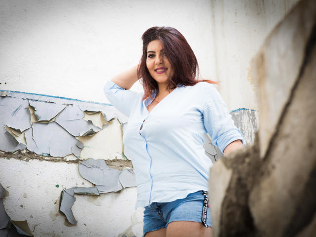 DelliciousXCandy - Chat intime avec une Divine jeune beauté très sexy rasée  