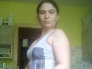WonderPhyllis - Web cam excitant avec cette Femmes brune sur la plateforme Xlove 