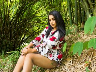 TaylorSweet - Web cam x with this black hair Horny lady 
