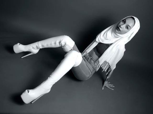 ArabicAmina - Show xXx with a Hot babe 