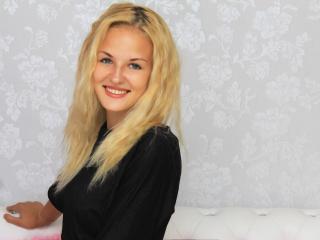 AliciaW - Show live nude with this lean Young and sexy lady 