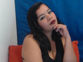 Vallentinaa - Live sexy with this so-so figure MILF 
