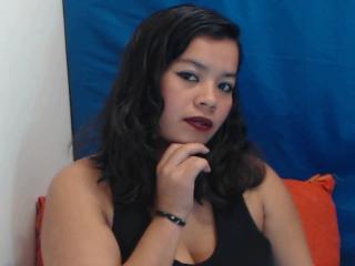 Vallentinaa - Video chat sexy with this charcoal hair Lady over 35 