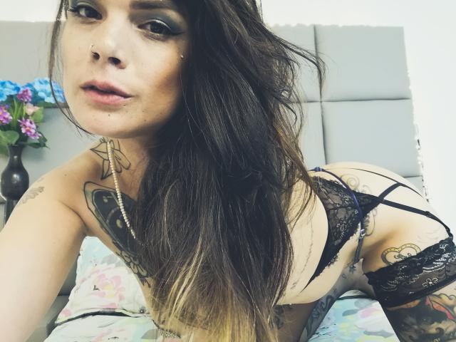 AlessaMoon - Live cam porn with this being from Europe Girl 
