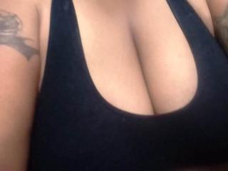BigBeatifulLina - Web cam porn avec cette Femmes voluptueuse sur le service XloveCam 