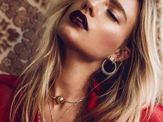 MashaOMoon - Cam sexy avec une Chaude jeune model bien roulée occidentale  