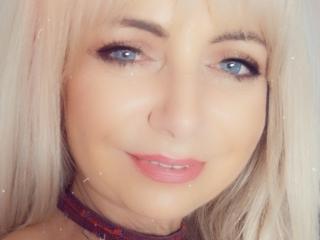 RoxanneDreamX - Web cam porn with this European Horny lady 