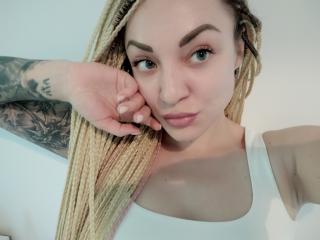 MoonGirlX - Chat live xXx with this fit constitution Girl 