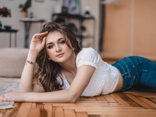 BeataBrook - Live cam sexy with this White Hot babe 