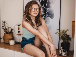 BeataBrook - Web cam hot with a shaved pubis 18+ teen woman 