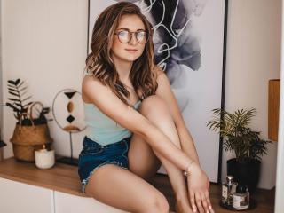 BeataBrook - Chat live en direct avec cette Belle jeune fille française bien roulée aux cheveux dorés sur la plateforme X Love Cam 