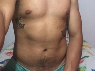 ChrisPrettyBoy - Live hot avec un Gay avec un corps musclé sur la plateforme Xlovecam.com 