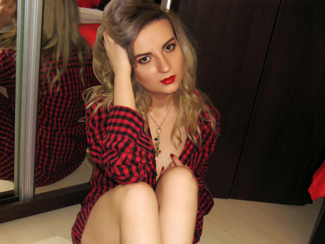 MoonBlossom - Web cam xXx with this reddish-brown hair Hot chicks 