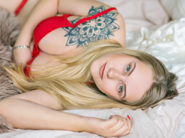 AlisonLove - Live chat sex with this gold hair Sexy girl 