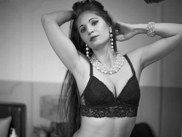 ExoticValery - chat online x with this charcoal hair Sexy lady 