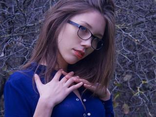 MoonXLights - online show sex with this chestnut hair Nude young and sexy lady 