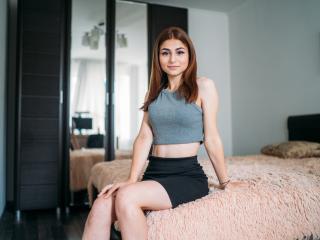 NellaConfident - online chat sexy with a Nude girl with regular melons 