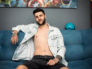 SeanCastle - Spectacle en direct avec ce Homme avec le sexe entièrement rasé sur Xlove 