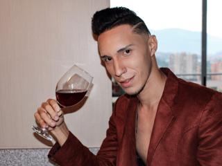 AngeloCassanova - Webcam live hot avec un Gay latin lover sur XloveCam 