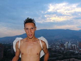 AngeloCassanova - Webcam live x avec ce Homo latin lover sur le site X Love Cam 