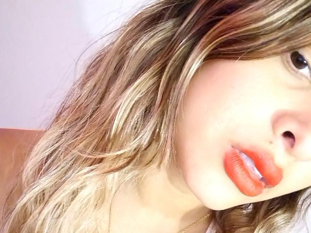 SilvannaBella - Live chat exciting with this light-haired X babe 