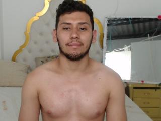 Juanes - Chat cam hot with this latin Gays 