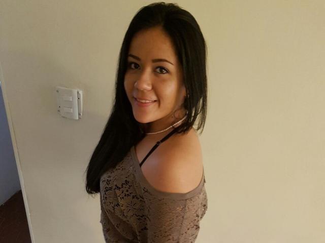 AmyReyy - Live sexy with this latin Lady 
