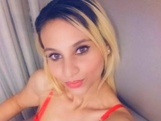AlmaDouce - Video chat hot with this shaved pubis X young and sexy lady 