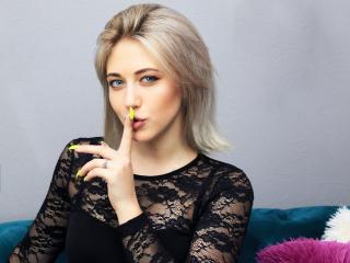 BlueMary - Show nude with a well built Sex girl 