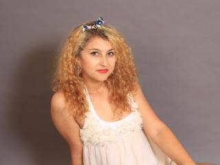 StephanieBlis - online show x with this being from Europe Exciting 18+ teen woman 