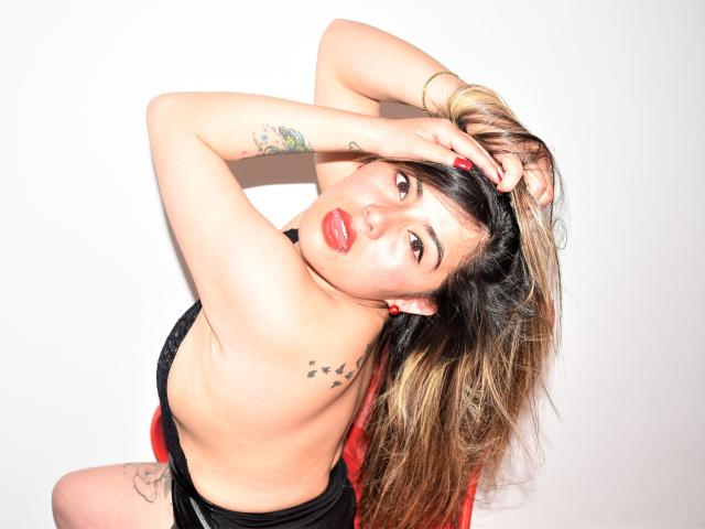 PiaHaney - Chat cam x avec cette Sensationnelle beauté french avec des seins bien proportionnés sur le site XloveCam 