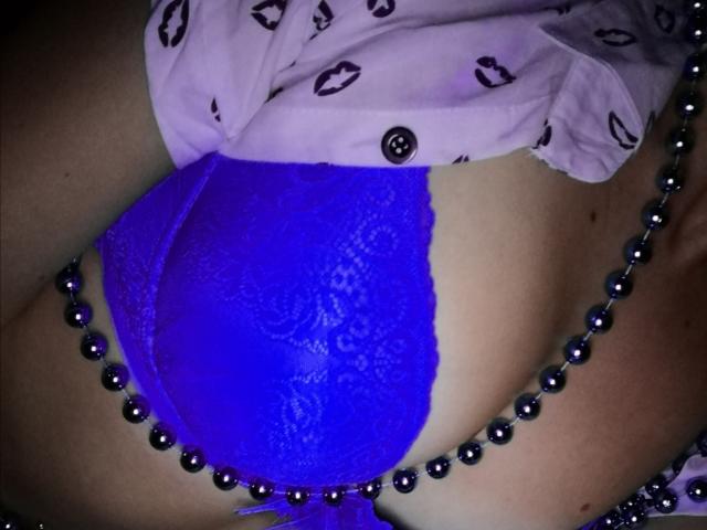 AdelaidaSea - Cam hard avec cette Splendide jeune femme french sexy blanche  