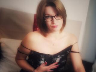 ValeriaDiamond - Web cam x with this trimmed pussy Attractive woman 