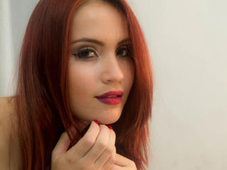 AmyHarrys - Show en direct avec cette Excitante camgirl française en chaleur avec des seins de taille moyenne sur le site X Love Cam 