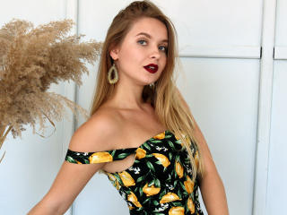 MiraEmerald - Cam porno avec une Ravissante jeune model french en chaleur aux cheveux dorés sur le site Xlovecam 