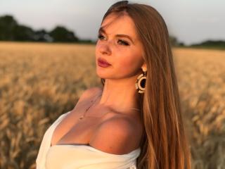 CherryMerry - Webcam live sexy with a Hot young and sexy lady with standard titties 
