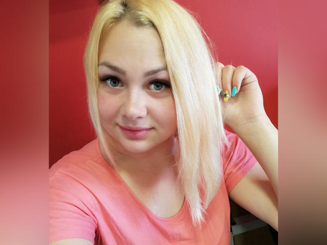GoldXKarina - online chat nude with this platinum hair Nude 18+ teen woman 