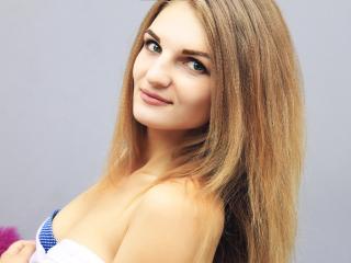 BettyLa - Live cam porn with this sandy hair Hard babe 