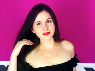 KinsleyLove - Chat live porn with a XXx girl with average boobs 