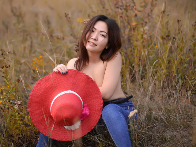 SleepInRoses - Live cam sex avec une Merveilleuse jeune demoiselle bien roulée Chinoise, Japonaise ou Thailandaise  