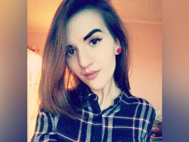 RitaPansies - Live cam intime avec une Superbe créature bien roulée européenne sur la plateforme XloveCam 