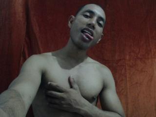 LeonXArdiente - Webcam hot avec ce Gay sur X Love Cam 
