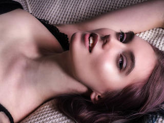 WendyMarbIe - Web cam xXx avec une Ravissante model française sexy ayant le sexe complètement épilé sur la plateforme X Love Cam 