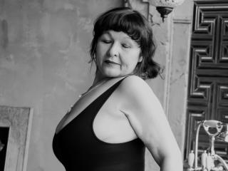 AliciaSkinner - Show live sex with this European Gorgeous lady 