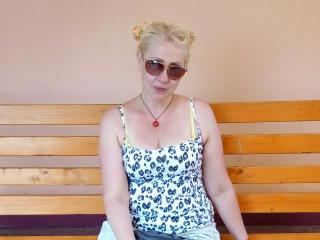 CharlotteXTasty - Webcam live xXx avec cette Femme au corps idéal sur le site Xlovecam 