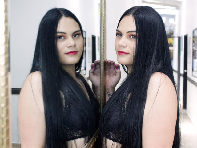 JassmineTS - Chat live hard with this latin Ladyboy 
